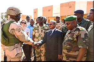 Mali: à Gao, le Premier ministre exhorte la France à rester