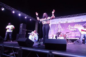 Concert à Nouakchott, Coumba Gawlo fait le plein au stade de Sebkha [Vidéo] 