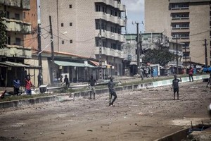 Présidentielle en Guinée: Condé déclaré vainqueur, violences à Conakry