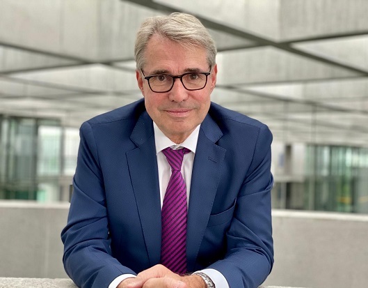 Au micro de la DW, Carl-Julius Cronenberg, député allemand : 