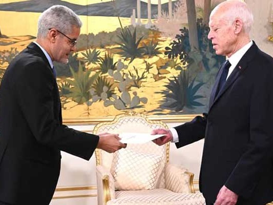 Le président Kaïs Saïed reçoit un émissaire du président mauritanien Mohamed Ould El-Ghazaouani.