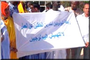 Des biologistes au chômage protestent contre '’exclusion' 