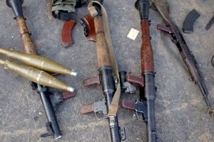Côte d’Ivoire : des armes de guerre découvertes dans un gymnase d’Abidjan 