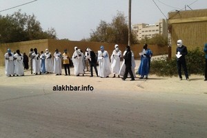 Des enseignants à Nouadhibou manifestent pour exiger l’autorisation de rentrer chez eux….