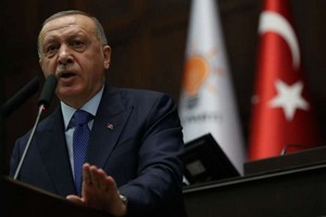 Face au tollé international provoqué par son offensive en Syrie, Erdogan durcit le ton