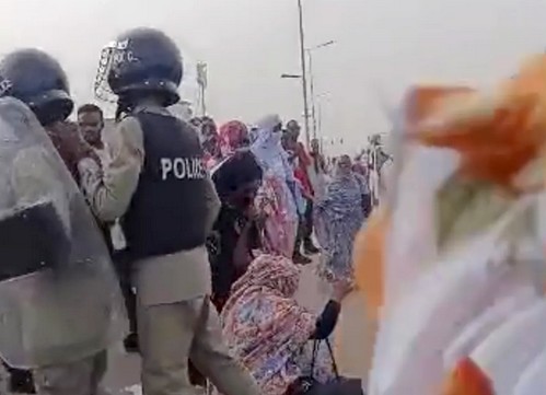 Des étudiants manifestent à Arafat contre la crise du transport universitaire