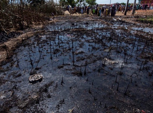 Explosion mortelle d’un camion-citerne : un drame symbole de la crise du carburant au Nigeria