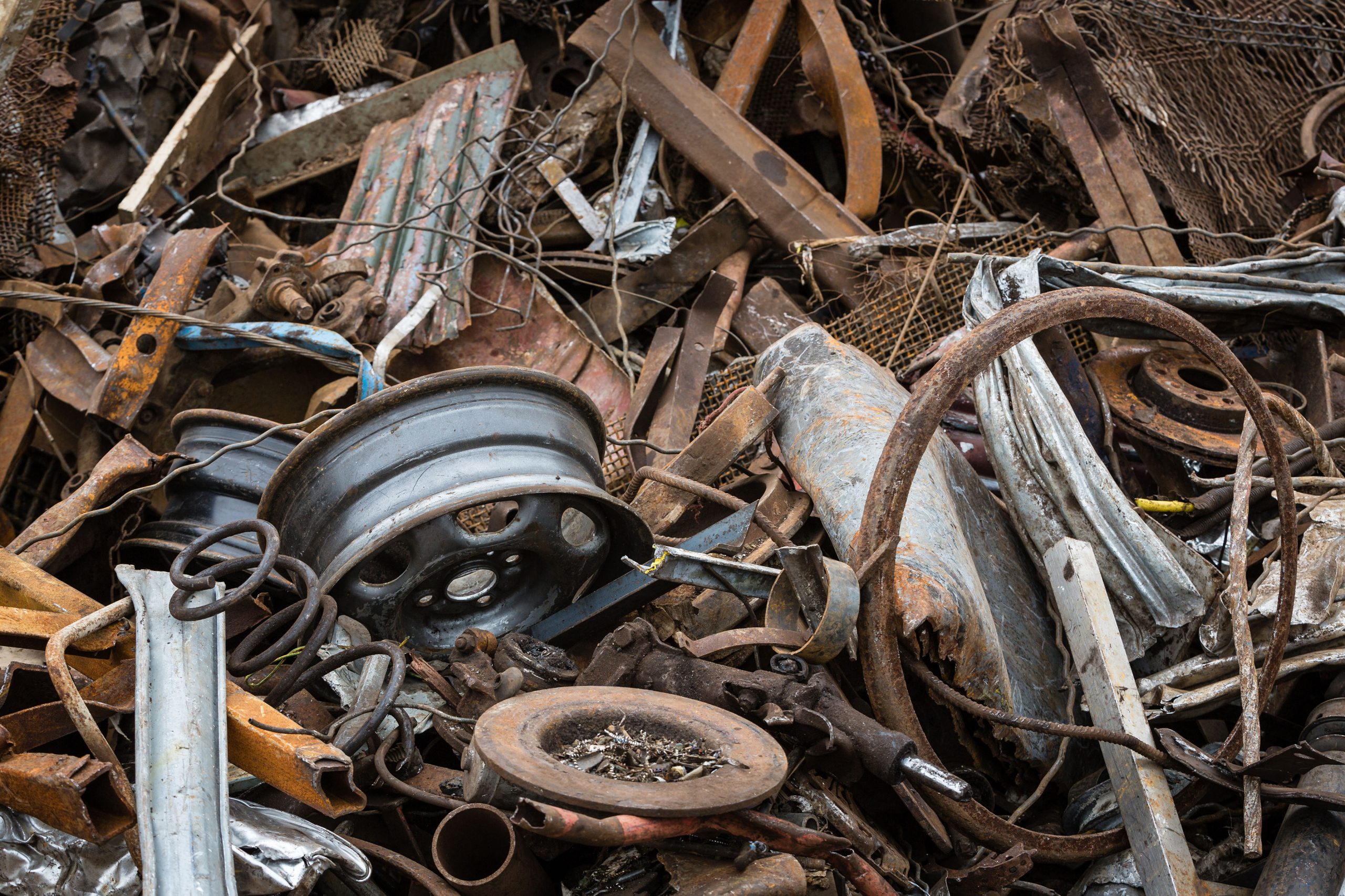 Le ministère de l’Environnement suspend l’activité de deux entreprises de recyclage de ferraille