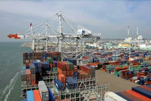 Le géant du fret maritime CMA CGM gèle ses tarifs face à l'explosion du prix des conteneurs