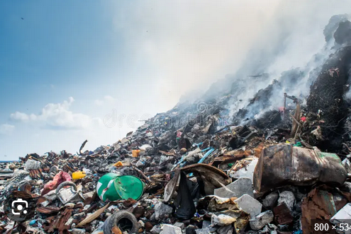 Toujounine : la fumée des déchets asphyxie les habitants