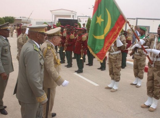 Le chef d’état-major général des Armées et son homologue algérien visitent le collège de défense du G5 Sahel