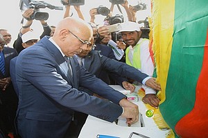 Le Président de la République pose la première pierre du projet du lycée Feu Mohamed Saïd Ould Hamodi