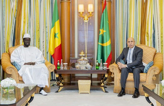 Le Président de la République, Président de l’Union africaine, s’entretient avec le Président sénégalais