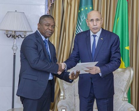 Le Président de la République, Président de l’Union africaine, reçoit un envoyé spécial du Président du Gabon