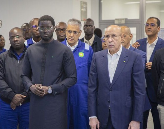 Les présidents sénégalais et mauritanien visitent la plateforme du projet gazier offshore GTA