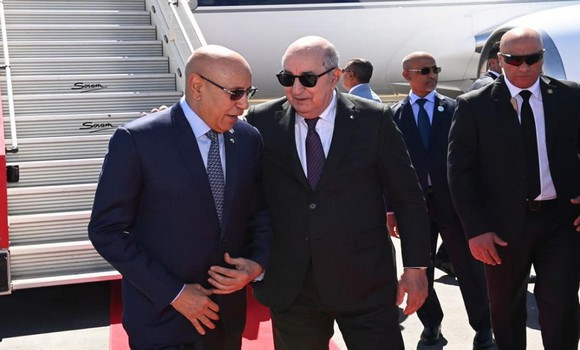 Algérie : le président de la République accueille son homologue mauritanien à l'aéroport de Tindouf  