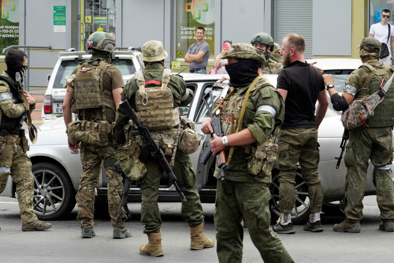 Coup de force en Russie : les combattants de Wagner foncent vers Moscou, la capitale se barricade