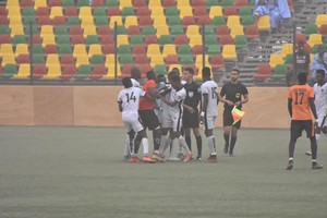 Rapports heurtés entre footballeurs et arbitres: à qui la faute ?