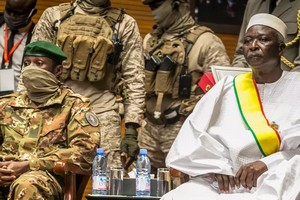 Mali : la junte annonce la démission du président et du Premier ministre de transition