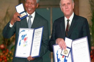 Mort de Frederik De Klerk, l’homme de la transition vers une Afrique du Sud démocratique