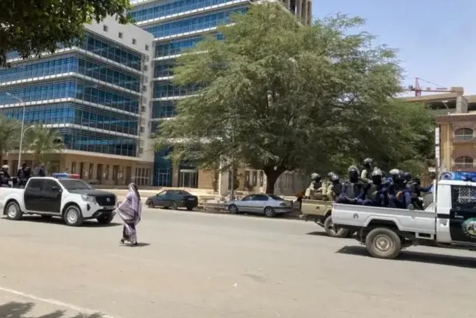 La police encercle une clinique privée au Ksar où le président du parti RMD reçoit des soins médicaux 