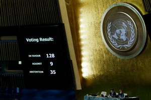 Les États-Unis condamnés à l’Assemblée générale, malgré les menaces de Trump