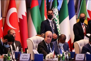 Échange entre Jean-Yves Le Drian et son homologue algérien à Kigali sur fond de crise diplomatique