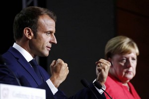 Sahel: Macron et Merkel veulent renforcer la lutte antijihadiste