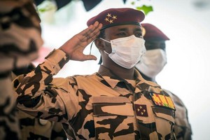 Tchad: Mahamat Idriss Deby au Niger, rencontre ses soldats et le président Bazoum