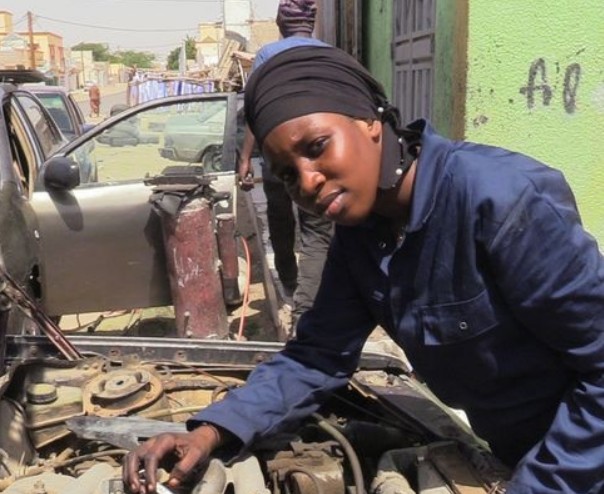 Mauritanie : Maimouna Sall, mère de famille et passionnée de mécanique