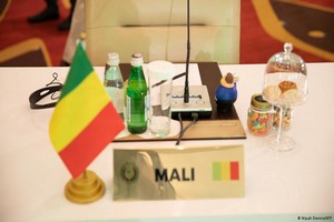 À la Une: la partie de bras-de-fer se poursuit entre Paris et Bamako - Revue de presse Afrique