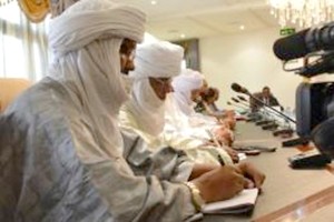 Mali: des groupes armés fument le calumet de la paix