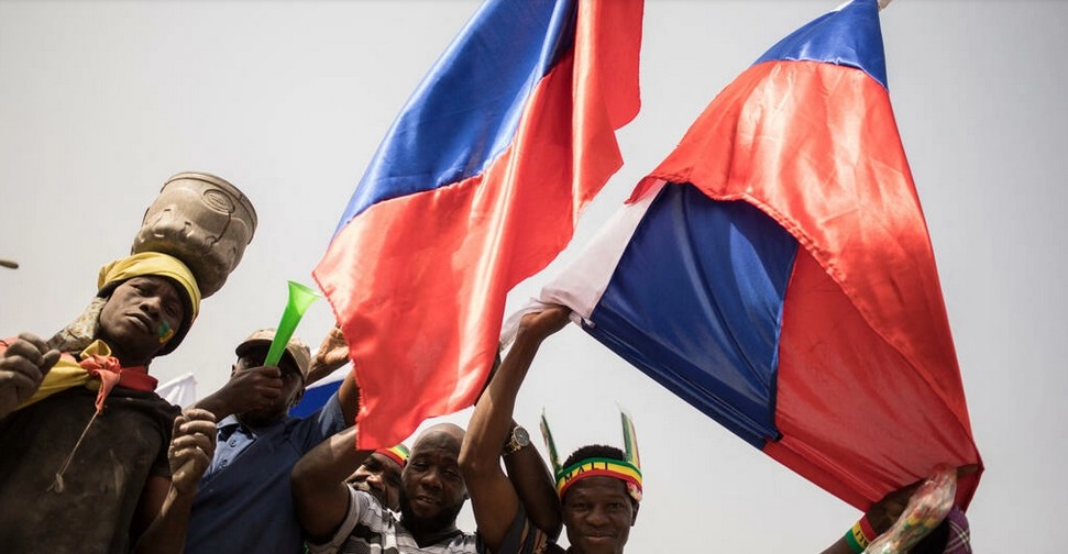 Mali : des centaines de personnes manifestent leur soutien à l'armée et la junte