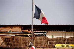 Un soldat nigérien tué et deux soldats français blessés au Mali 