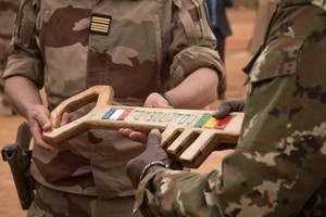 Au Mali, les militaires français quittent Tombouctou, les problèmes restent 