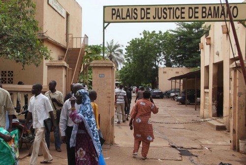 Le Mali place sous mandat de dépôt dix des cadres de l'opposition arrêtés