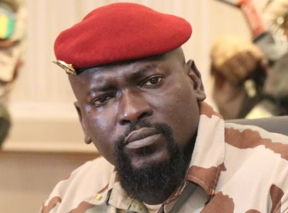 Le chef de la junte guinéenne en visite au Mali à la veille d'un important sommet