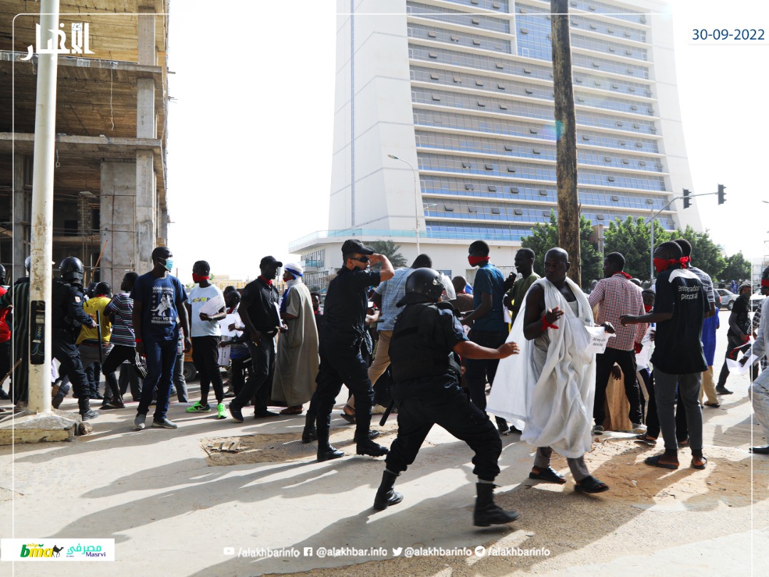 La police empêche une manifestation contre la réforme du système éducatif à Nouakchott 