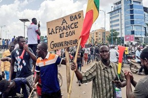 Mali: manifestation contre la présence française dans les rues de Bamako