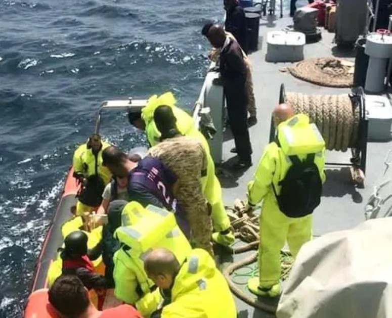 Un bateau de pêche étranger secouru en mer par la marine mauritanienne