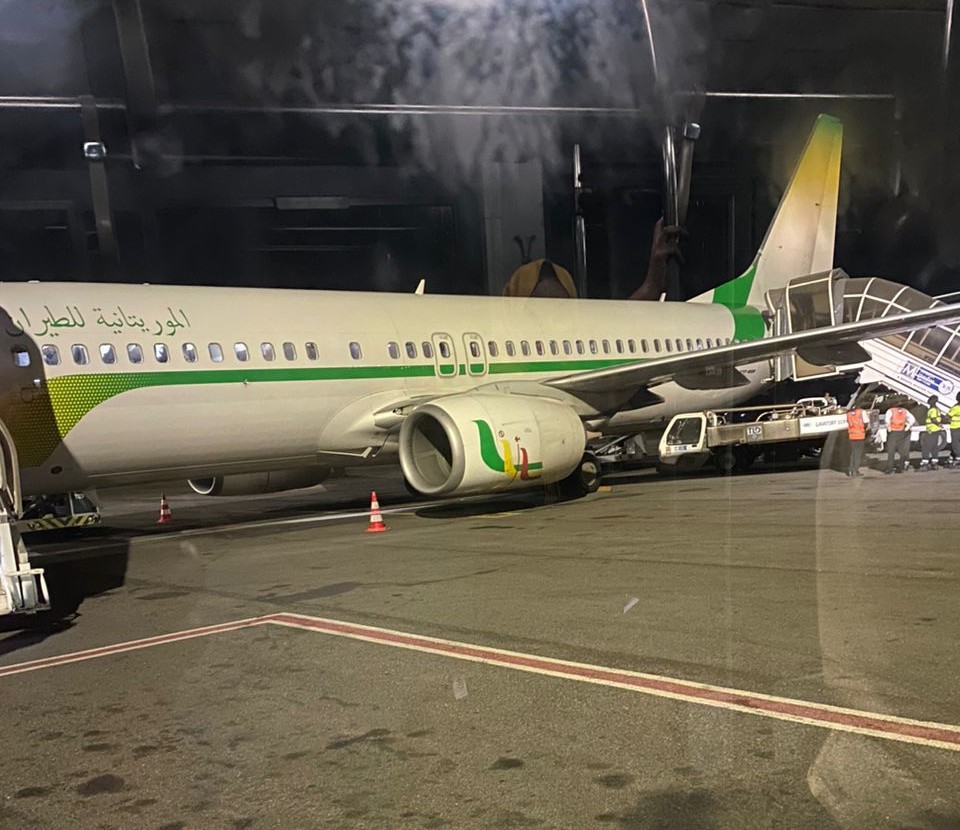 Cotonou : un avion de la Mauritania Airlines percuté par un camion-citerne, des passages bloqués