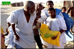 MCT distribue du riz dans des quartiers précaires de Nouakchott - [PhotoReportage]