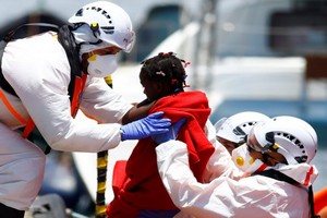 45 migrants, dont 8 enfants, secourus au large des Canaries