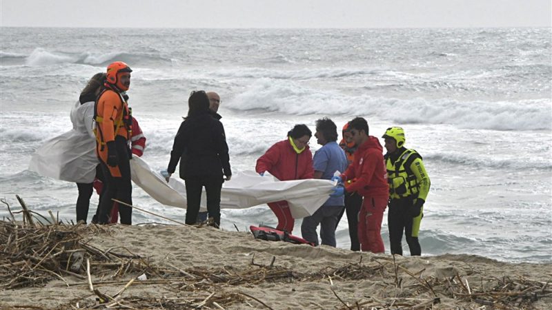 Une soixantaine de migrants meurent dans un naufrage près des côtes italiennes 