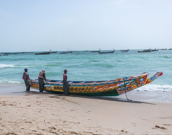 Plus de 70 migrants, partis de Guinée, secourus au large de la Mauritanie 