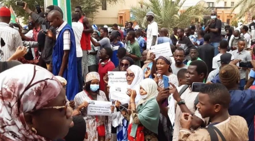 Les Mauritaniens protestent contre la loi exigeant des cours d’arabe