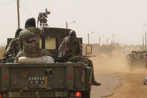 Mali: 13 civils maliens et burkinabè tués dans l'explosion d'une mine (responsables locaux)