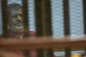 Égypte : l’ancien président Mohamed Morsi meurt en plein procès