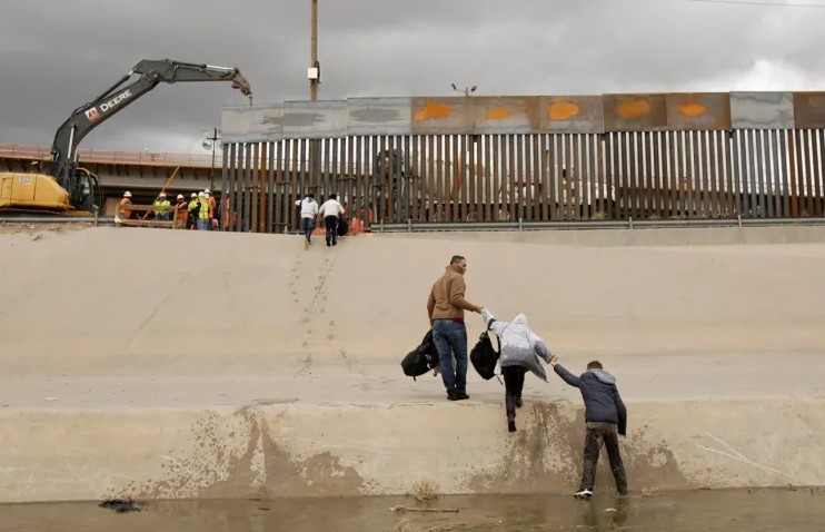 Etats-Unis : plus de 900 mauritaniens bloqués à la frontière avec le Mexique risquent l’expulsion