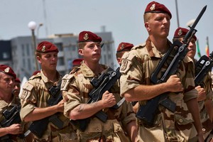 Mali, les paras français au secours de Ménaka